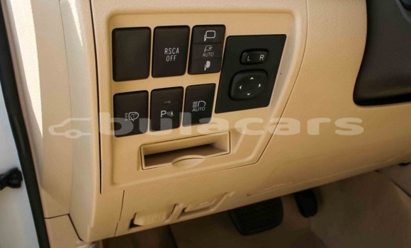 Buy Import Toyota Land Cruiser White Car in Import - Dubai in Central Buy Import Toyota Land Cruiser White Car in Import - Dubai in Central
