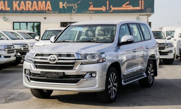 Acheter Import Voiture Toyota Land Cruiser Gris à Import - Dubai, Central Acheter Import Voiture Toyota Land Cruiser Gris à Import - Dubai, Central