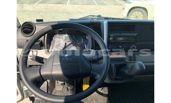 Acheter Import Voiture Mitsubishi Carisma Blanc à Import - Dubai, Central Acheter Import Voiture Mitsubishi Carisma Blanc à Import - Dubai, Central