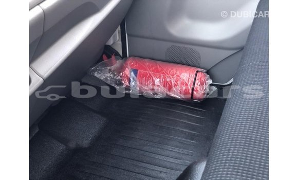 Acheter Import Voiture Mitsubishi Carisma Blanc à Import - Dubai, Central Acheter Import Voiture Mitsubishi Carisma Blanc à Import - Dubai, Central