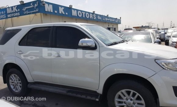 Acheter Import Voiture Toyota Fortuner Blanc à Import - Dubai, Central Acheter Import Voiture Toyota Fortuner Blanc à Import - Dubai, Central