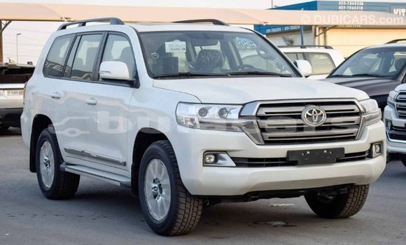 Acheter Import Voiture Toyota Land Cruiser Blanc à Import - Dubai, Central Acheter Import Voiture Toyota Land Cruiser Blanc à Import - Dubai, Central
