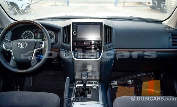 Acheter Import Voiture Toyota Land Cruiser Blanc à Import - Dubai, Central Acheter Import Voiture Toyota Land Cruiser Blanc à Import - Dubai, Central