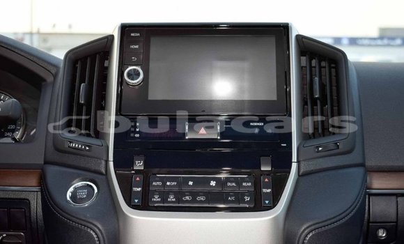 Acheter Import Voiture Toyota Land Cruiser Blanc à Import - Dubai, Central Acheter Import Voiture Toyota Land Cruiser Blanc à Import - Dubai, Central