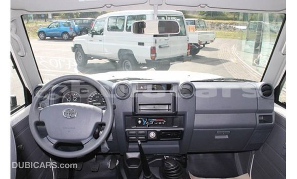 Buy Import Toyota Land Cruiser White Car in Import - Dubai in Central Buy Import Toyota Land Cruiser White Car in Import - Dubai in Central