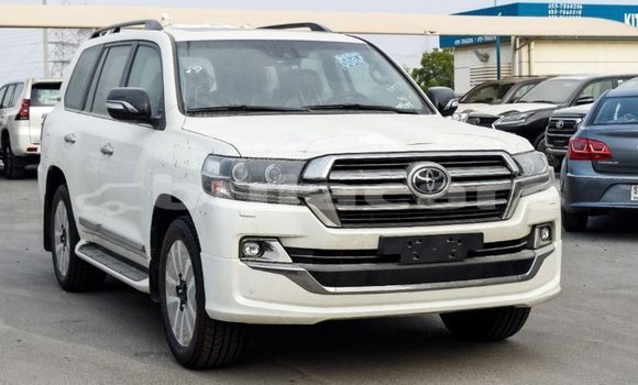 Acheter Import Voiture Toyota Land Cruiser Blanc à Import - Dubai, Central Acheter Import Voiture Toyota Land Cruiser Blanc à Import - Dubai, Central