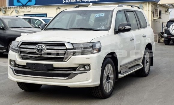 Acheter Import Voiture Toyota Land Cruiser Blanc à Import - Dubai, Central Acheter Import Voiture Toyota Land Cruiser Blanc à Import - Dubai, Central