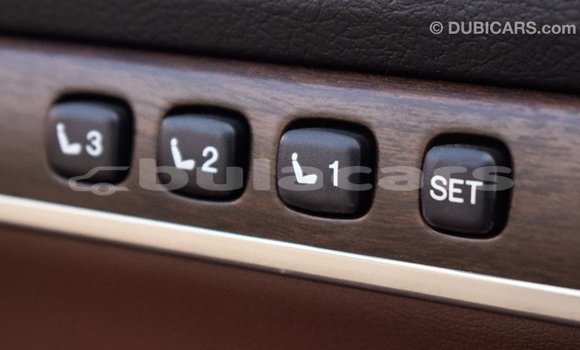 Acheter Import Voiture Toyota Land Cruiser Blanc à Import - Dubai, Central Acheter Import Voiture Toyota Land Cruiser Blanc à Import - Dubai, Central