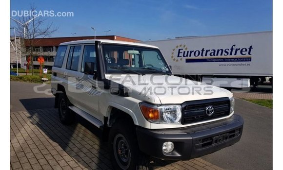 Buy Import Toyota Land Cruiser White Car in Import - Dubai in Central Buy Import Toyota Land Cruiser White Car in Import - Dubai in Central