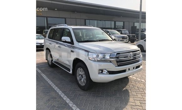 Acheter Import Voiture Toyota Land Cruiser Blanc à Import - Dubai, Central Acheter Import Voiture Toyota Land Cruiser Blanc à Import - Dubai, Central