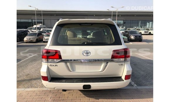 Acheter Import Voiture Toyota Land Cruiser Blanc à Import - Dubai, Central Acheter Import Voiture Toyota Land Cruiser Blanc à Import - Dubai, Central