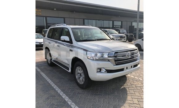 Acheter Import Voiture Toyota Land Cruiser Blanc à Import - Dubai, Central Acheter Import Voiture Toyota Land Cruiser Blanc à Import - Dubai, Central
