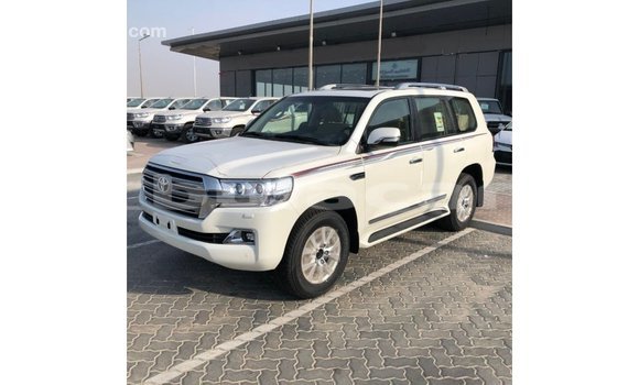 Acheter Import Voiture Toyota Land Cruiser Blanc à Import - Dubai, Central Acheter Import Voiture Toyota Land Cruiser Blanc à Import - Dubai, Central