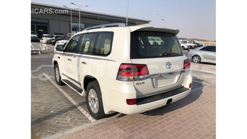 Big with watermark toyota land cruiser central import dubai 6588