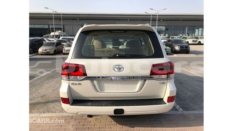 Big with watermark toyota land cruiser central import dubai 6588