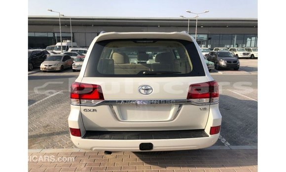 Acheter Import Voiture Toyota Land Cruiser Blanc à Import - Dubai, Central Acheter Import Voiture Toyota Land Cruiser Blanc à Import - Dubai, Central