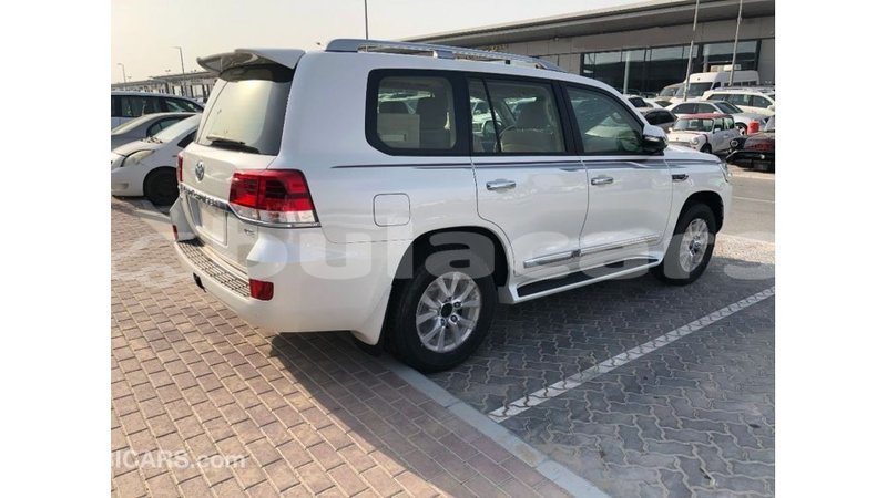 Big with watermark toyota land cruiser central import dubai 6588