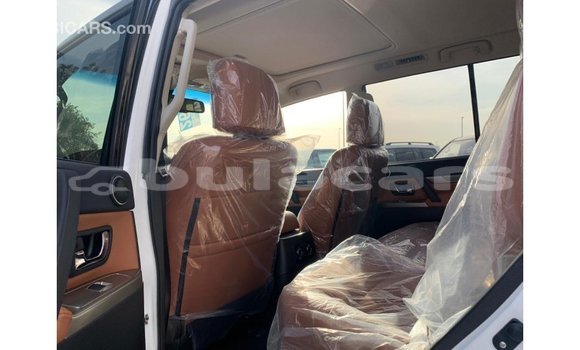 Acheter Import Voiture Mitsubishi Pajero Blanc à Import - Dubai, Central Acheter Import Voiture Mitsubishi Pajero Blanc à Import - Dubai, Central