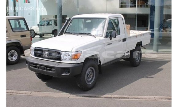 Buy Import Toyota Land Cruiser White Car in Import - Dubai in Central Buy Import Toyota Land Cruiser White Car in Import - Dubai in Central