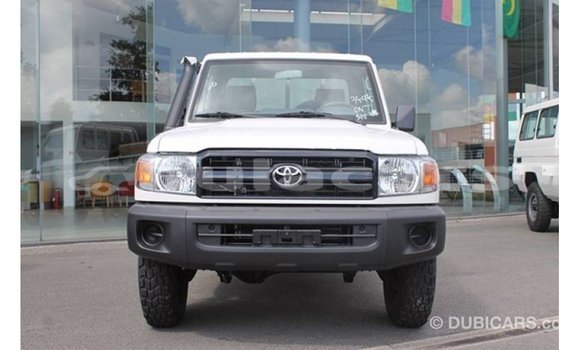 Buy Import Toyota Land Cruiser White Car in Import - Dubai in Central Buy Import Toyota Land Cruiser White Car in Import - Dubai in Central