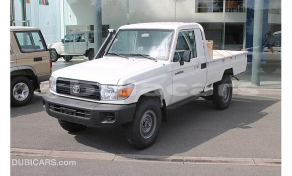 Buy Import Toyota Land Cruiser White Car in Import - Dubai in Central Buy Import Toyota Land Cruiser White Car in Import - Dubai in Central