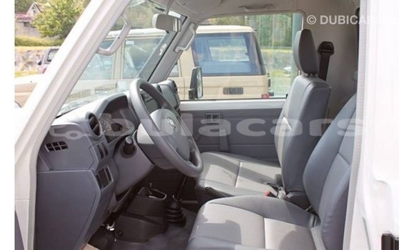 Buy Import Toyota Land Cruiser White Car in Import - Dubai in Central Buy Import Toyota Land Cruiser White Car in Import - Dubai in Central