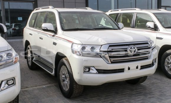 Buy Import Toyota Land Cruiser White Car in Import - Dubai in Central Buy Import Toyota Land Cruiser White Car in Import - Dubai in Central