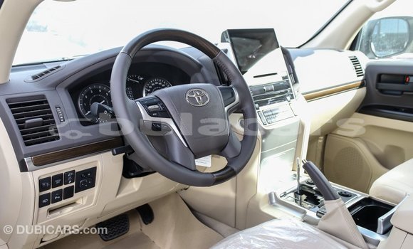 Buy Import Toyota Land Cruiser White Car in Import - Dubai in Central Buy Import Toyota Land Cruiser White Car in Import - Dubai in Central