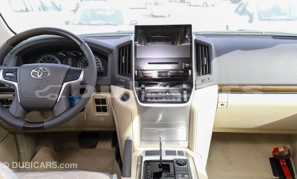 Buy Import Toyota Land Cruiser White Car in Import - Dubai in Central Buy Import Toyota Land Cruiser White Car in Import - Dubai in Central