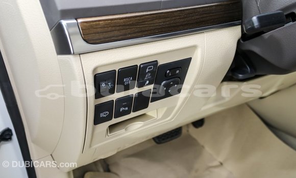 Buy Import Toyota Land Cruiser White Car in Import - Dubai in Central Buy Import Toyota Land Cruiser White Car in Import - Dubai in Central