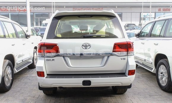 Buy Import Toyota Land Cruiser White Car in Import - Dubai in Central Buy Import Toyota Land Cruiser White Car in Import - Dubai in Central