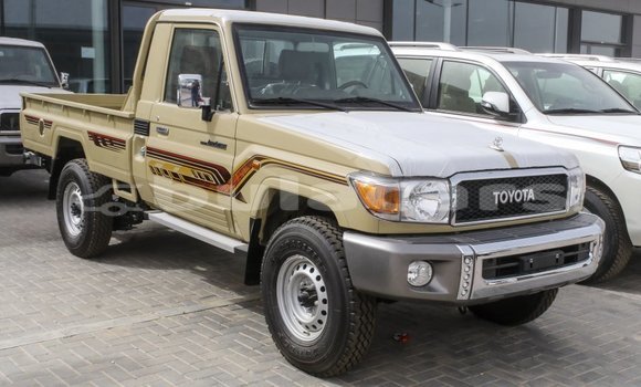 Acheter Import Voiture Toyota Land Cruiser Beige à Import - Dubai, Central Acheter Import Voiture Toyota Land Cruiser Beige à Import - Dubai, Central