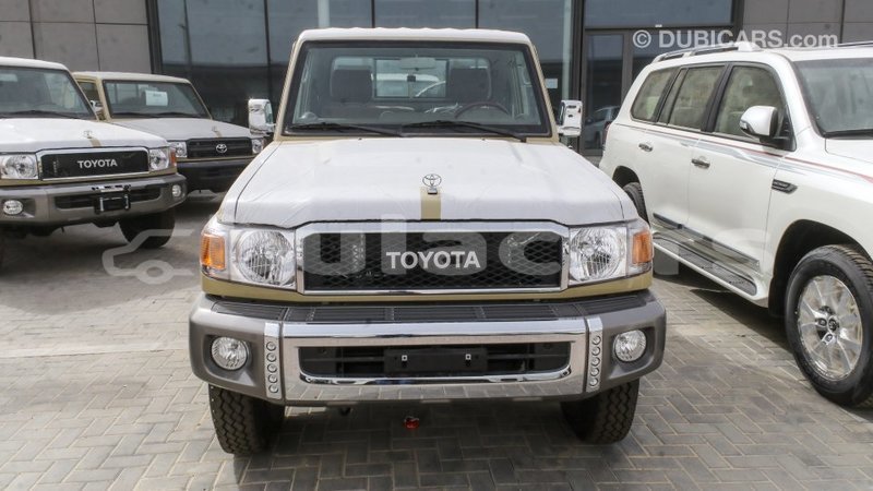 Big with watermark toyota land cruiser central import dubai 6601