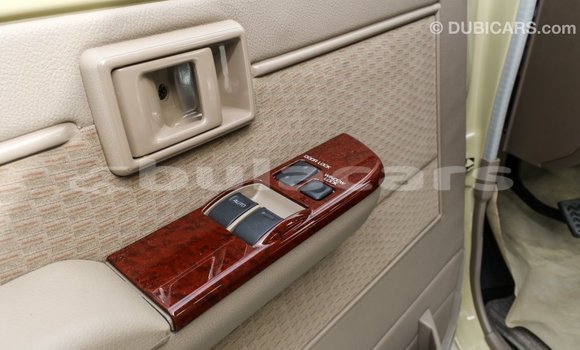 Acheter Import Voiture Toyota Land Cruiser Beige à Import - Dubai, Central Acheter Import Voiture Toyota Land Cruiser Beige à Import - Dubai, Central
