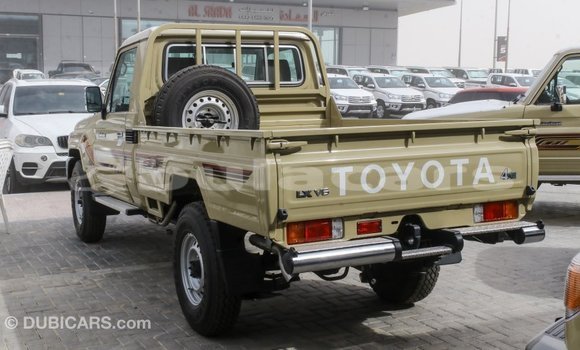 Acheter Import Voiture Toyota Land Cruiser Beige à Import - Dubai, Central Acheter Import Voiture Toyota Land Cruiser Beige à Import - Dubai, Central
