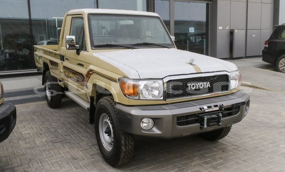Acheter Import Voiture Toyota Land Cruiser Beige à Import - Dubai, Central Acheter Import Voiture Toyota Land Cruiser Beige à Import - Dubai, Central