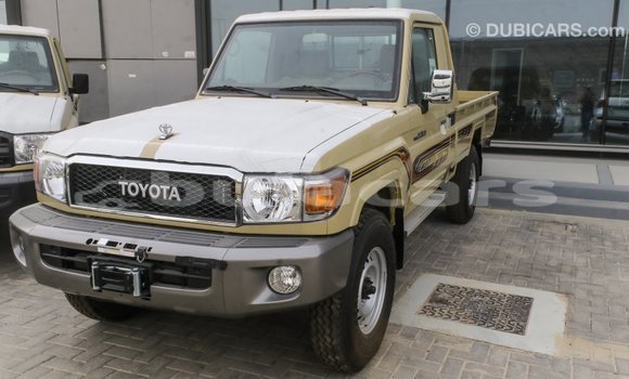 Acheter Import Voiture Toyota Land Cruiser Beige à Import - Dubai, Central Acheter Import Voiture Toyota Land Cruiser Beige à Import - Dubai, Central
