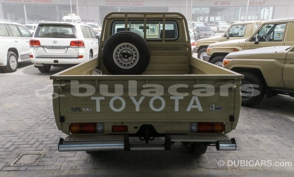 Acheter Import Voiture Toyota Land Cruiser Beige à Import - Dubai, Central Acheter Import Voiture Toyota Land Cruiser Beige à Import - Dubai, Central