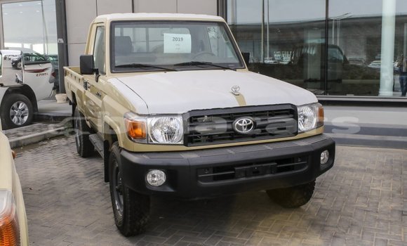 Buy Import Toyota Land Cruiser Beige Car in Import - Dubai in Central Buy Import Toyota Land Cruiser Beige Car in Import - Dubai in Central