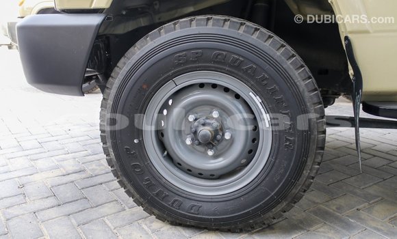 Buy Import Toyota Land Cruiser Beige Car in Import - Dubai in Central Buy Import Toyota Land Cruiser Beige Car in Import - Dubai in Central