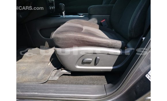 Acheter Import Voiture Nissan Pathfinder Gris à Import - Dubai, Central Acheter Import Voiture Nissan Pathfinder Gris à Import - Dubai, Central