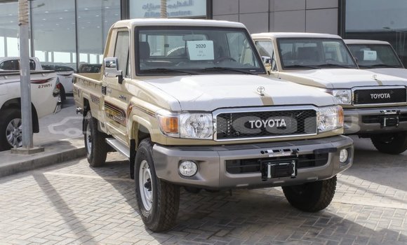 Acheter Import Voiture Toyota Land Cruiser Beige à Import - Dubai, Central Acheter Import Voiture Toyota Land Cruiser Beige à Import - Dubai, Central