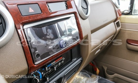 Acheter Import Voiture Toyota Land Cruiser Beige à Import - Dubai, Central Acheter Import Voiture Toyota Land Cruiser Beige à Import - Dubai, Central