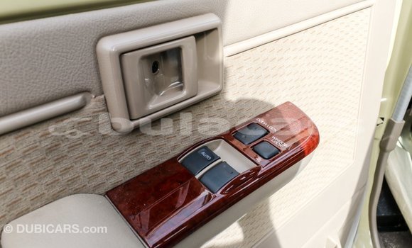 Acheter Import Voiture Toyota Land Cruiser Beige à Import - Dubai, Central Acheter Import Voiture Toyota Land Cruiser Beige à Import - Dubai, Central