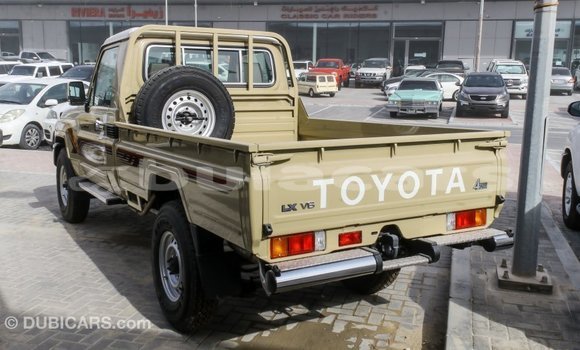 Acheter Import Voiture Toyota Land Cruiser Beige à Import - Dubai, Central Acheter Import Voiture Toyota Land Cruiser Beige à Import - Dubai, Central