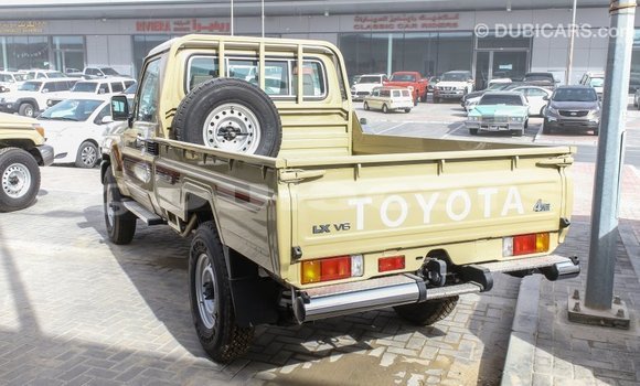 Acheter Import Voiture Toyota Land Cruiser Beige à Import - Dubai, Central Acheter Import Voiture Toyota Land Cruiser Beige à Import - Dubai, Central