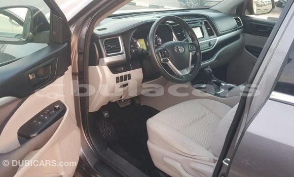 Buy Import Toyota Highlander Grey Car in Import - Dubai in Central Buy Import Toyota Highlander Grey Car in Import - Dubai in Central