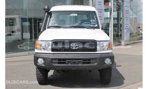 Acheter Import Voiture Toyota Land Cruiser Blanc à Import - Dubai, Central Acheter Import Voiture Toyota Land Cruiser Blanc à Import - Dubai, Central