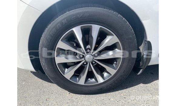 Acheter Import Voiture Kia Carnival Blanc à Import - Dubai, Central Acheter Import Voiture Kia Carnival Blanc à Import - Dubai, Central