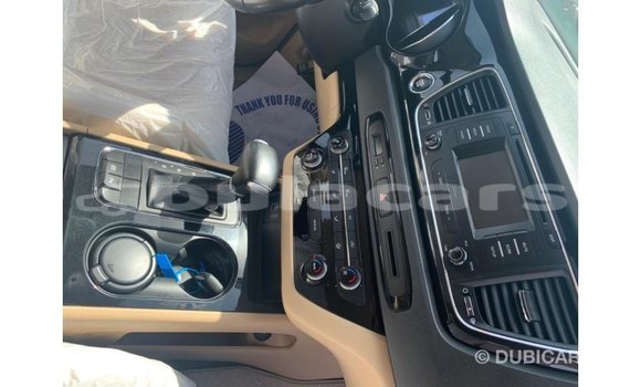 Acheter Import Voiture Kia Carnival Blanc à Import - Dubai, Central Acheter Import Voiture Kia Carnival Blanc à Import - Dubai, Central